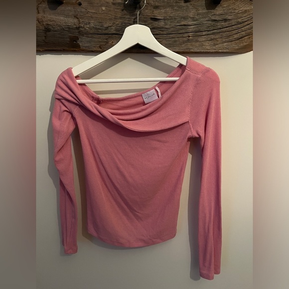 Urban Outfitters Out From Under Love Hurts Asymmetrical Off-The-Shoulder Top - Picture 4 of 5
